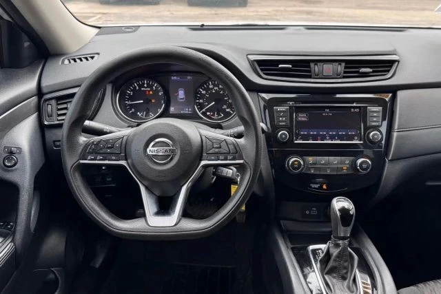 2020 Nissan Rogue - Image 9 of 15