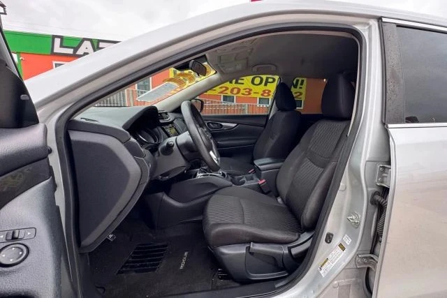 2020 Nissan Rogue - Image 10 of 15