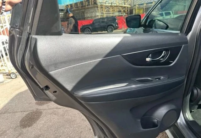 2020 Nissan Rogue - Image 12 of 21