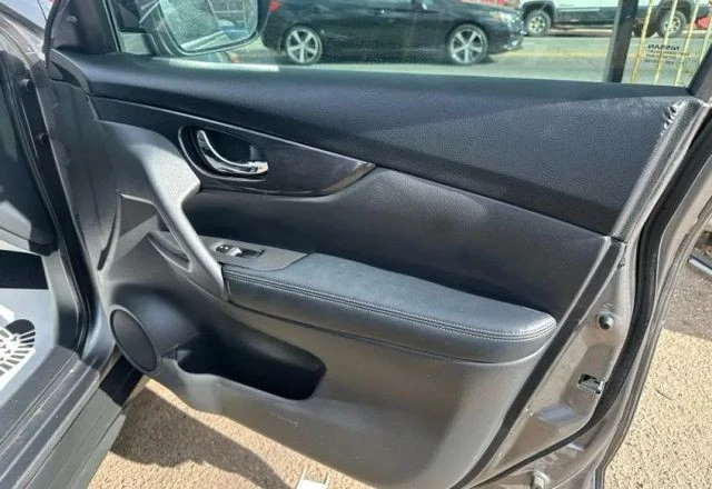 2020 Nissan Rogue - Image 8 of 21