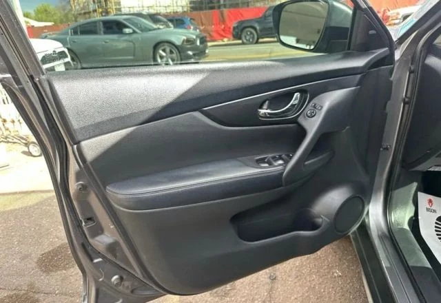 2020 Nissan Rogue - Image 14 of 21