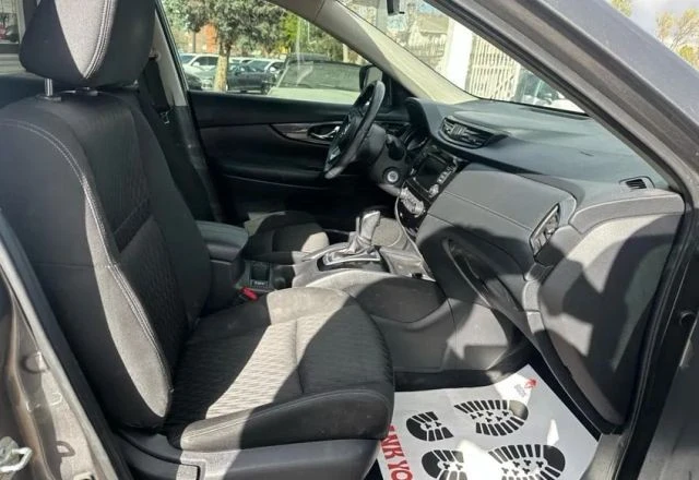 2020 Nissan Rogue - Image 9 of 21