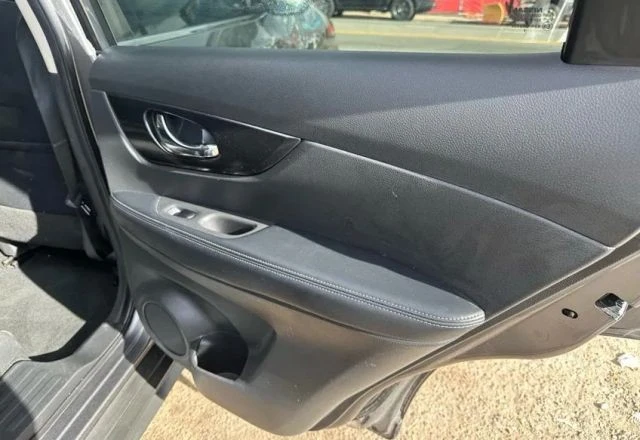 2020 Nissan Rogue - Image 10 of 21