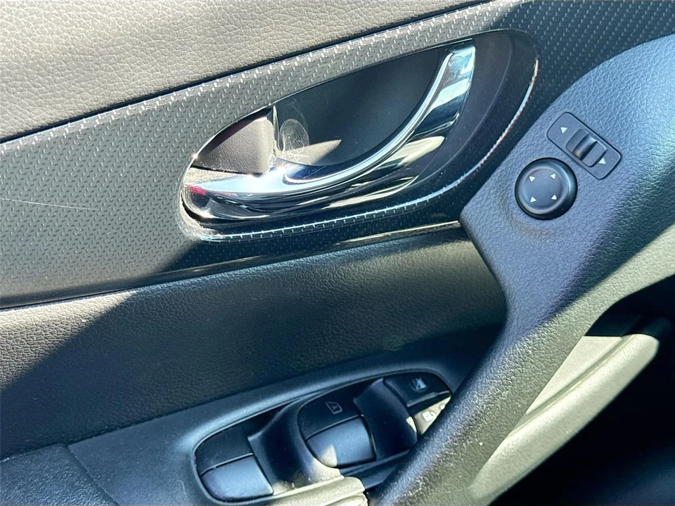 2020 Nissan Rogue - Image 16 of 21