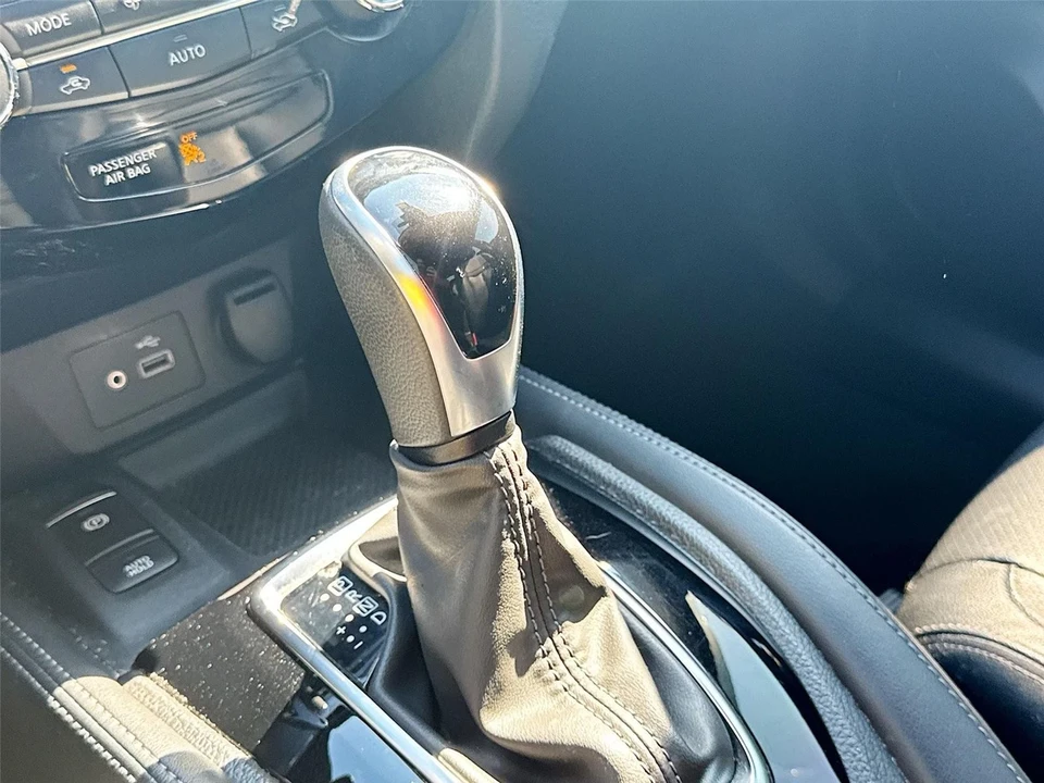 2020 Nissan Rogue - Image 15 of 21