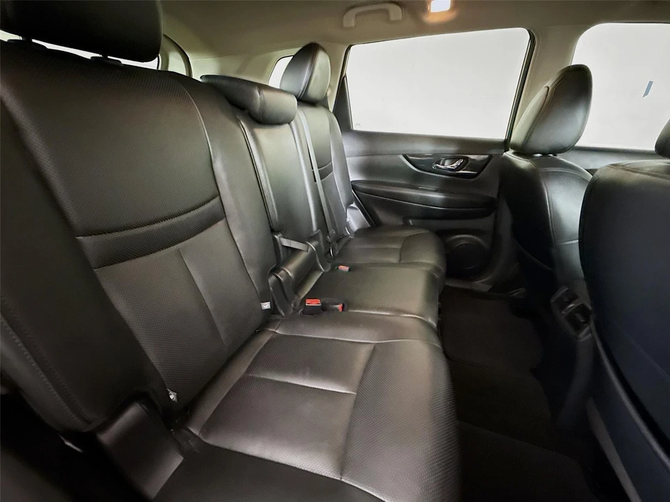 2020 Nissan Rogue - Image 19 of 21
