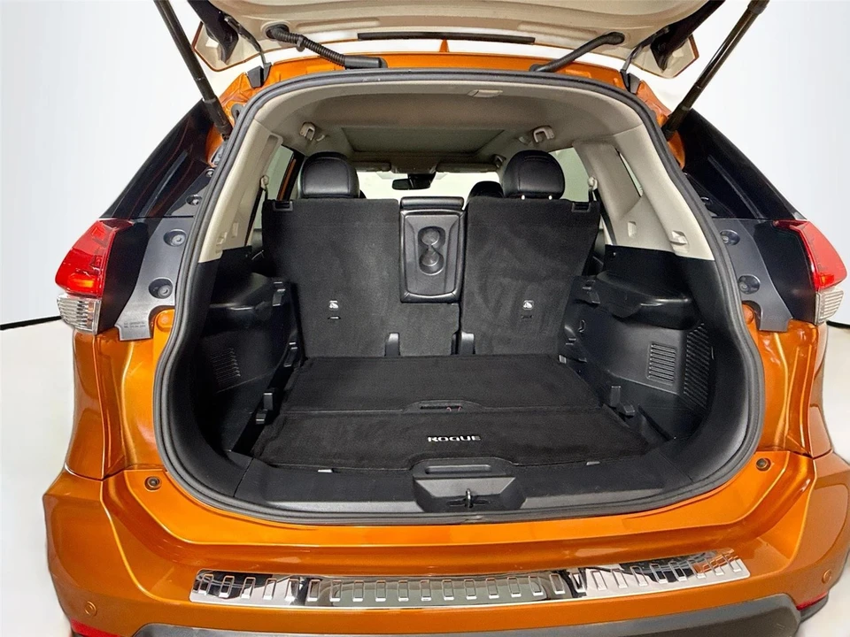2020 Nissan Rogue - Image 17 of 21