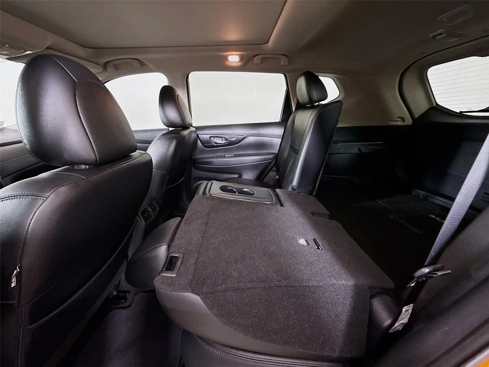 2020 Nissan Rogue - Image 16 of 21