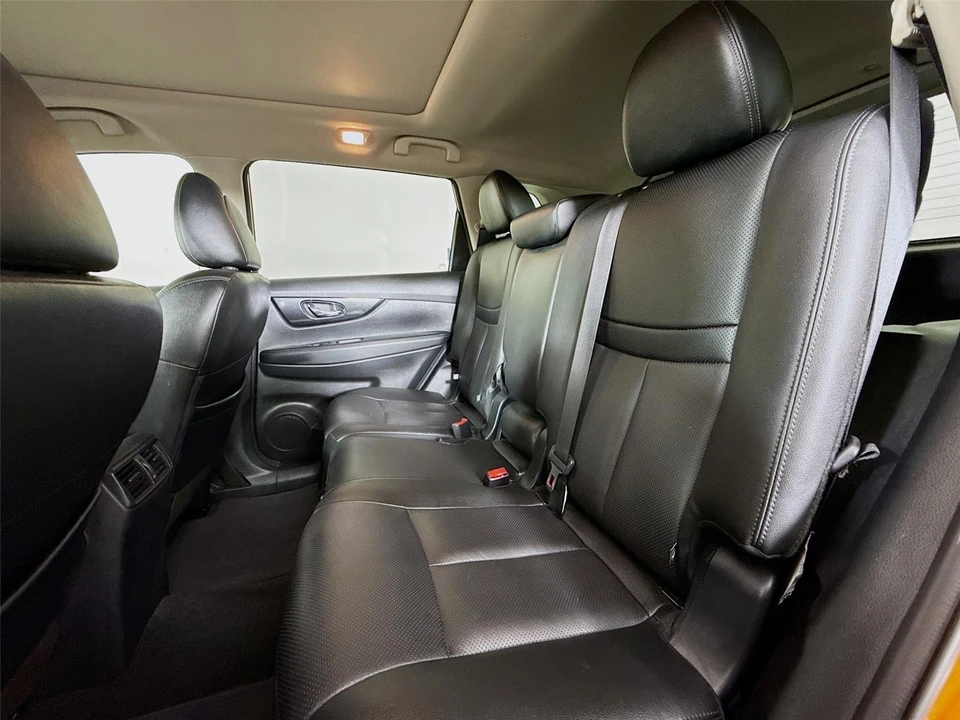 2020 Nissan Rogue - Image 14 of 21