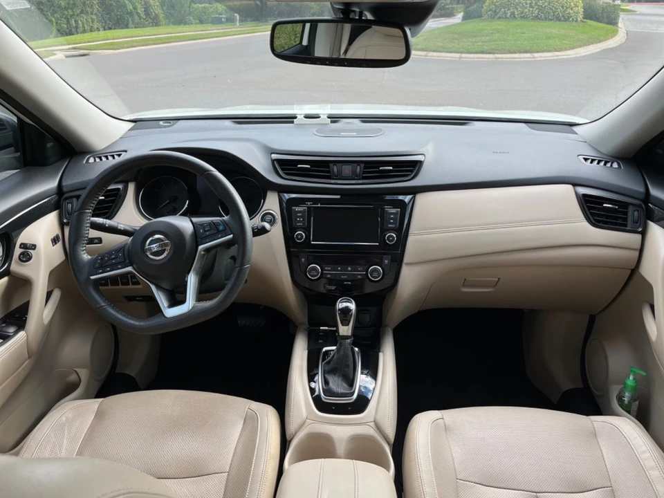 2020 Nissan Rogue - Image 9 of 16