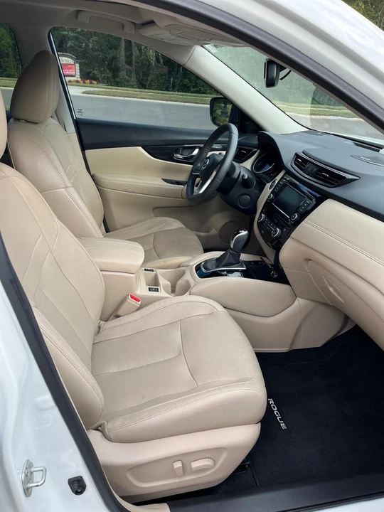 2020 Nissan Rogue - Image 11 of 16