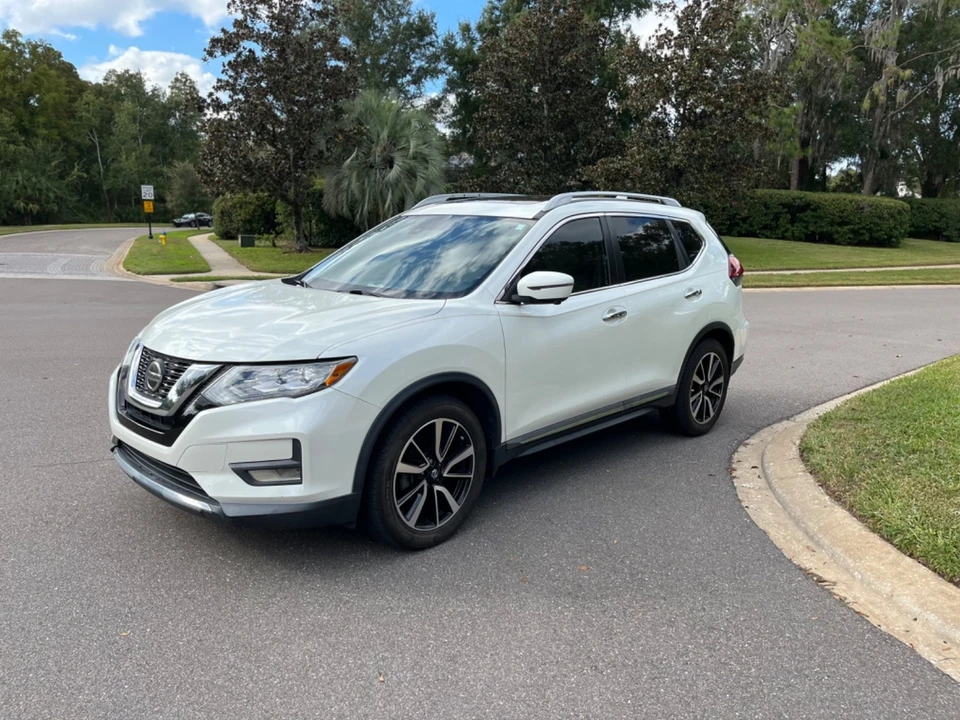 2020 Nissan Rogue - Image 2 of 16