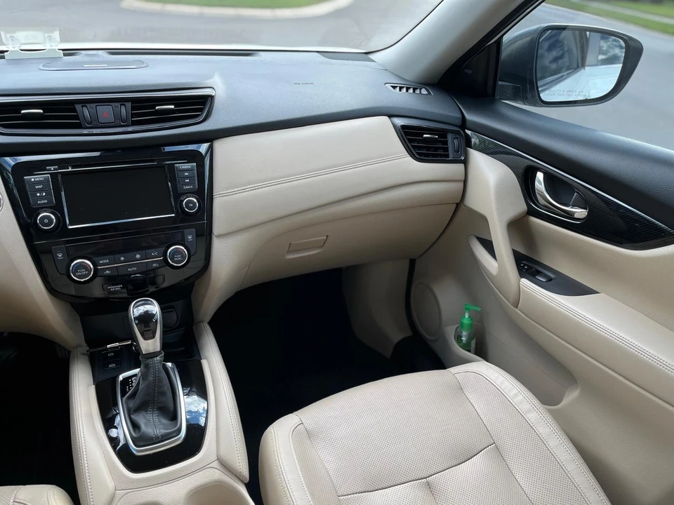 2020 Nissan Rogue - Image 10 of 16