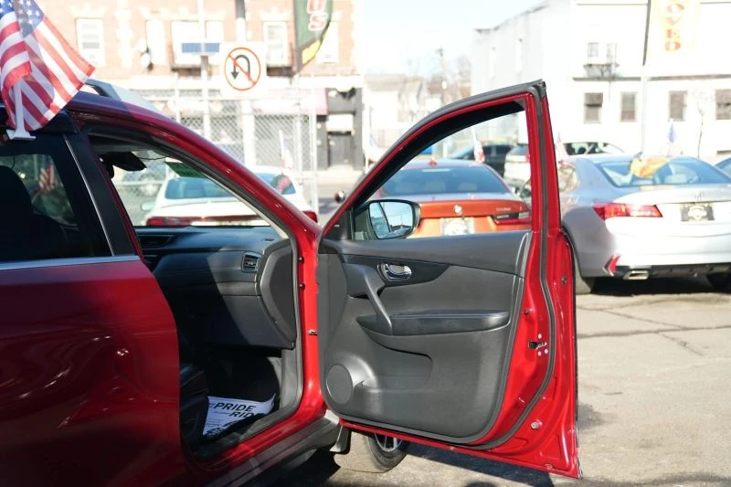 2020 Nissan Rogue - Image 11 of 12