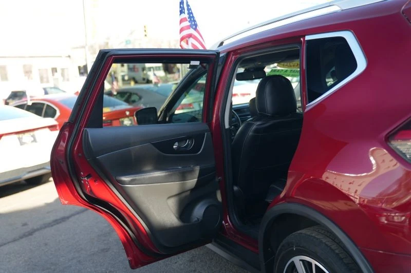 2020 Nissan Rogue - Image 10 of 12