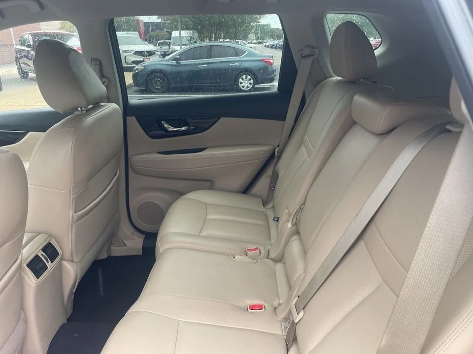 2020 Nissan Rogue - Image 11 of 12
