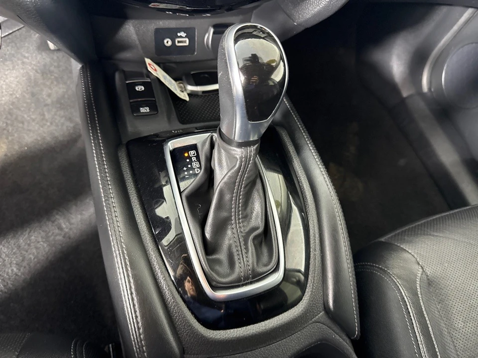 2020 Nissan Rogue - Image 19 of 21