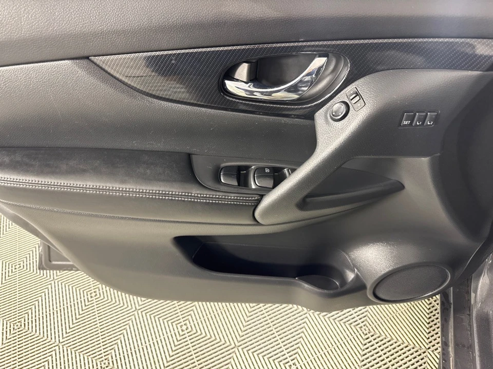 2020 Nissan Rogue - Image 12 of 21