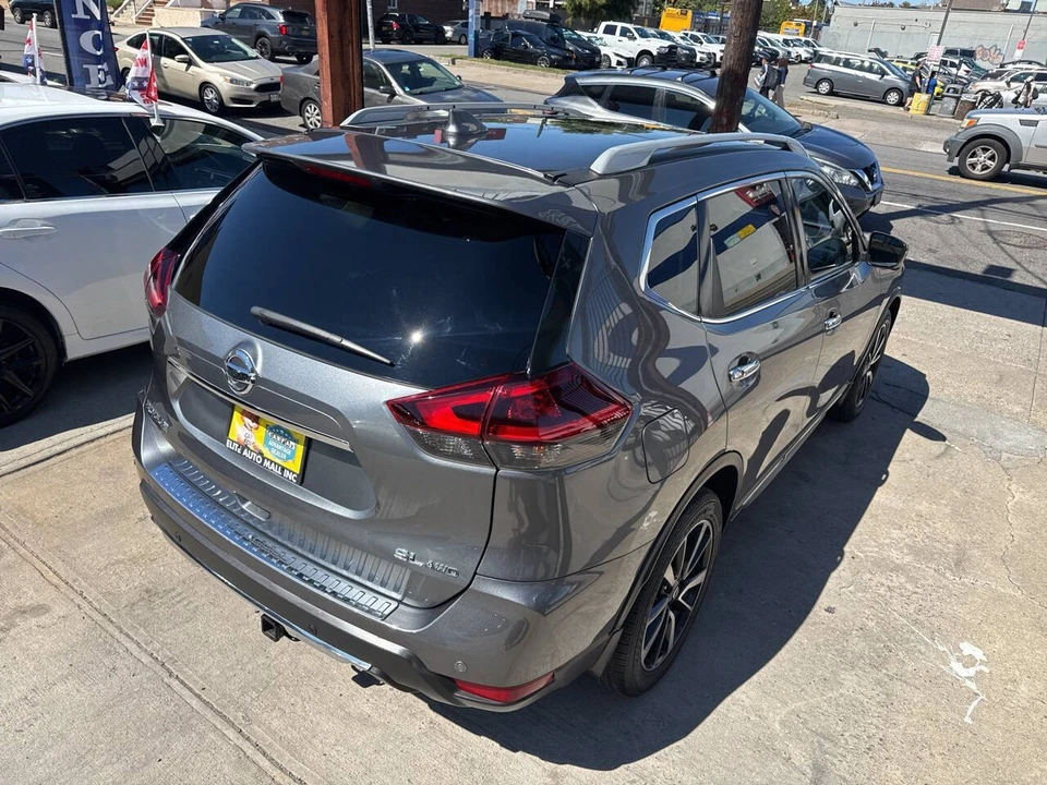 2020 Nissan Rogue - Image 11 of 21