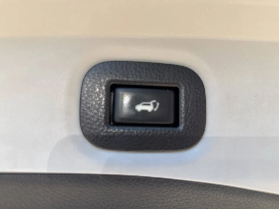 2020 Nissan Rogue - Image 14 of 21