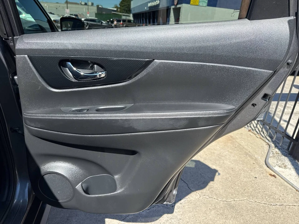 2020 Nissan Rogue - Image 18 of 21