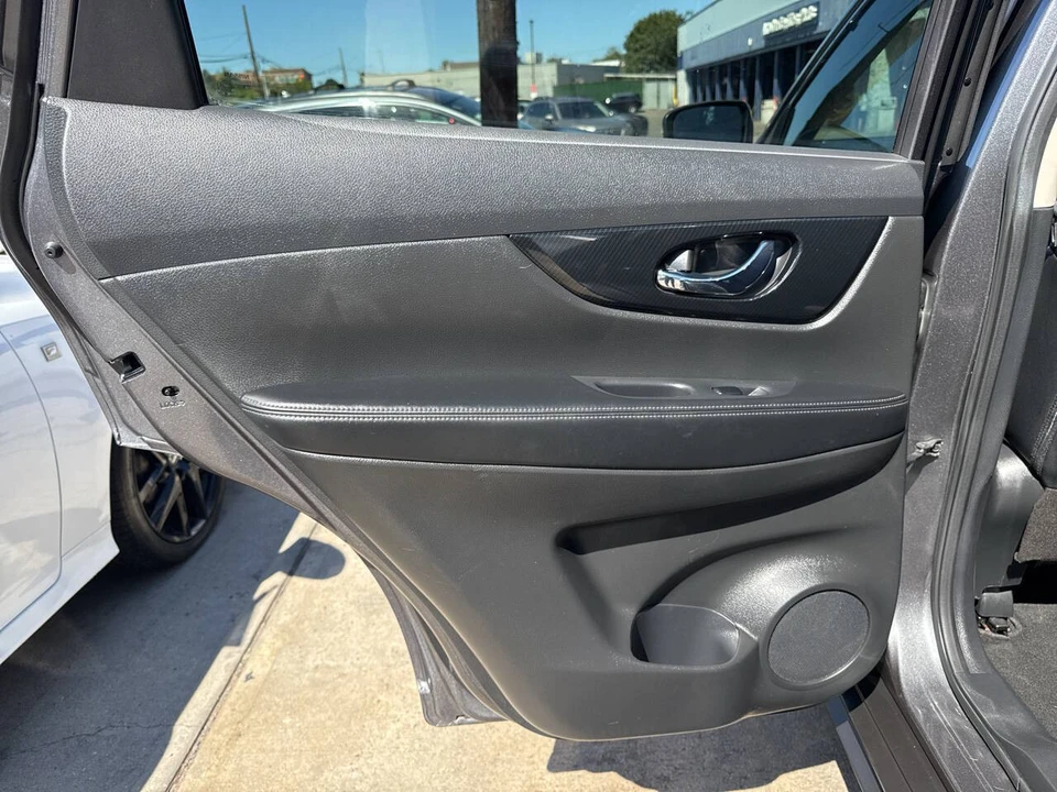 2020 Nissan Rogue - Image 16 of 21