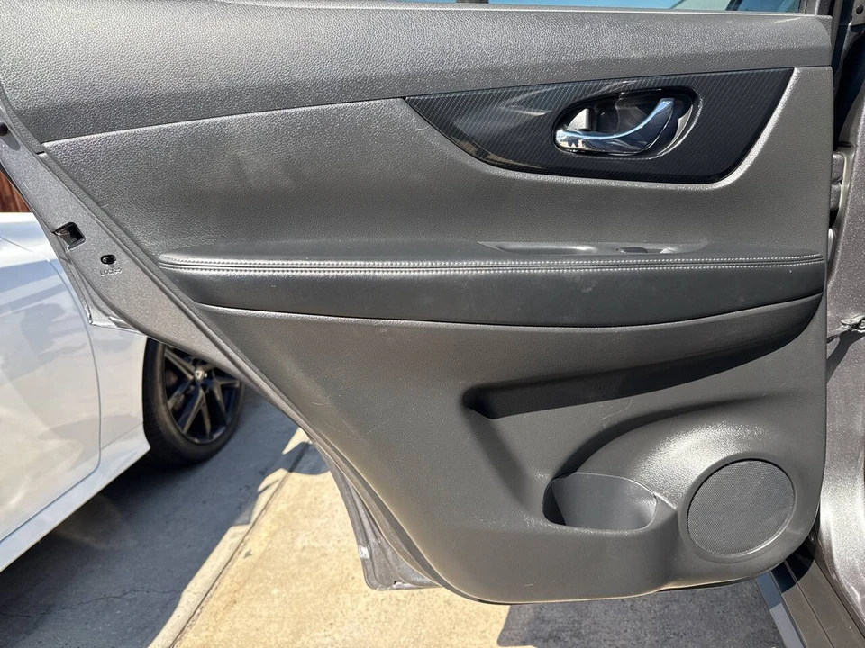 2020 Nissan Rogue - Image 15 of 21