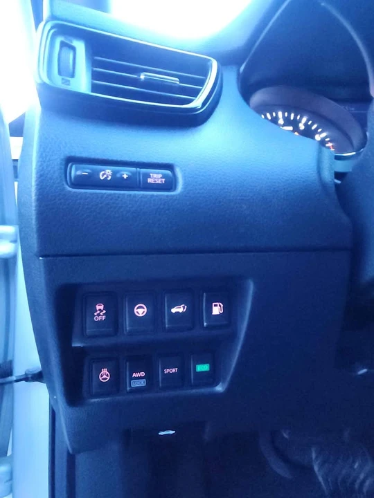 2020 Nissan Rogue - Image 8 of 20