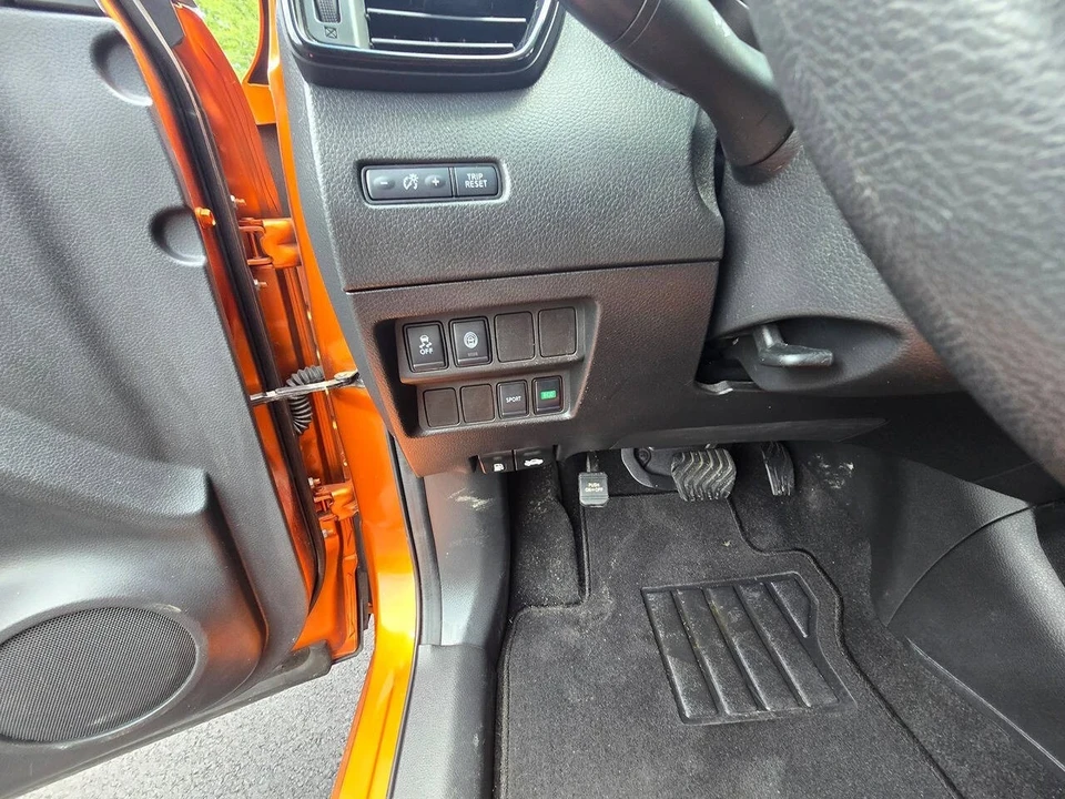 2020 Nissan Rogue - Image 16 of 21