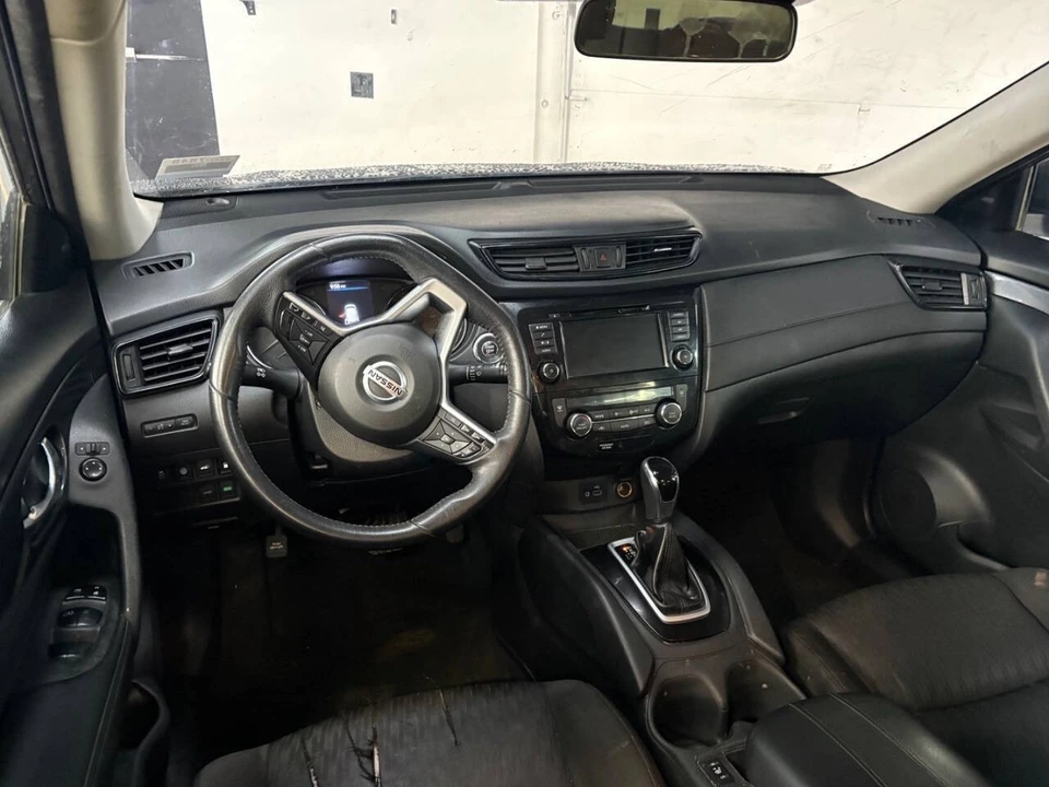 2020 Nissan Rogue - Image 8 of 11
