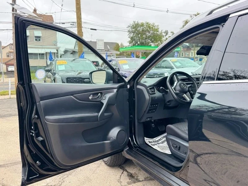 2020 Nissan Rogue - Image 11 of 12