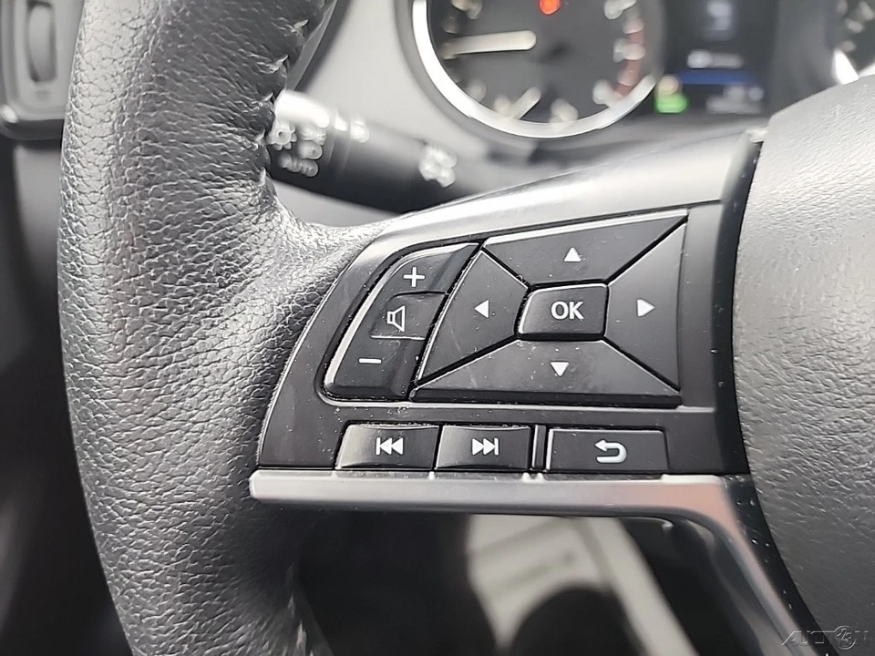 2020 Nissan Rogue - Image 15 of 20