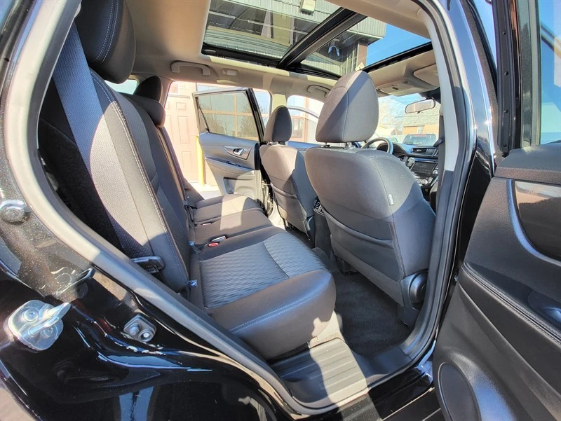 2020 Nissan Rogue - Image 10 of 16