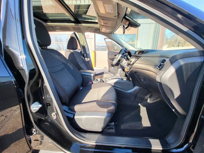2020 Nissan Rogue - Image 11 of 16