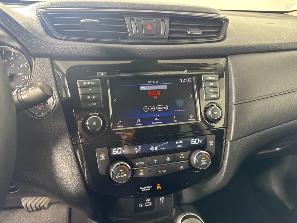 2020 Nissan Rogue - Image 17 of 21