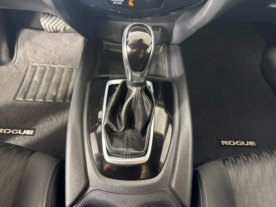 2020 Nissan Rogue - Image 19 of 21
