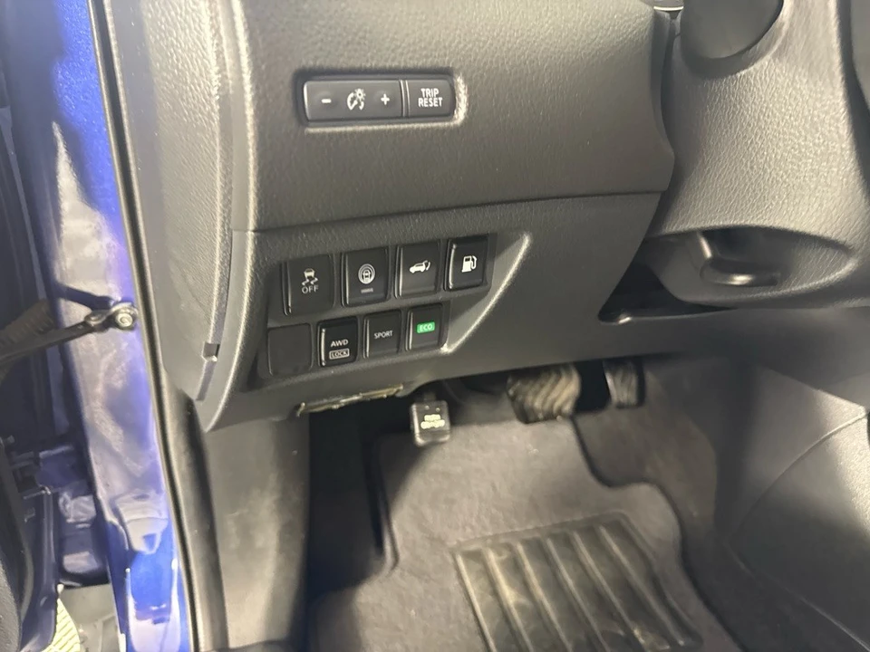 2020 Nissan Rogue - Image 15 of 21