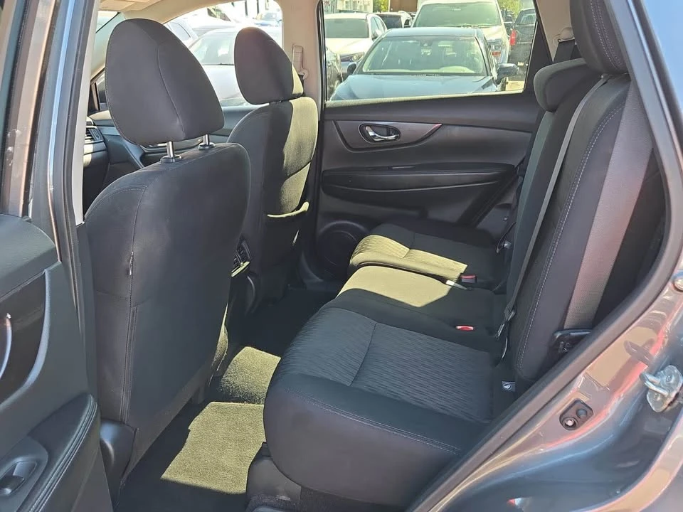 2020 Nissan Rogue - Image 11 of 17