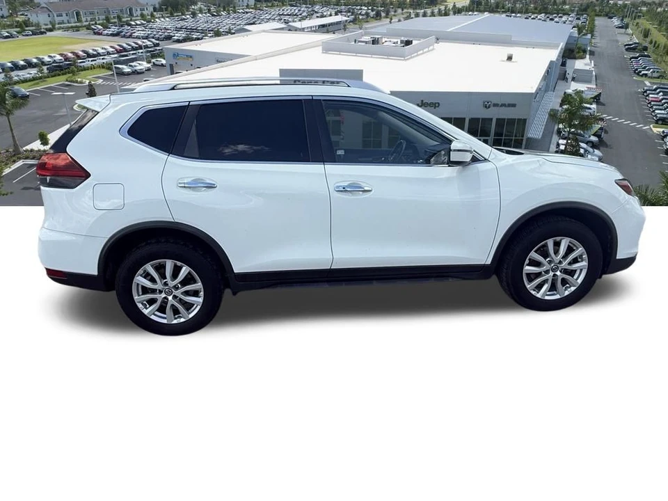 2020 Nissan Rogue - Image 4 of 12