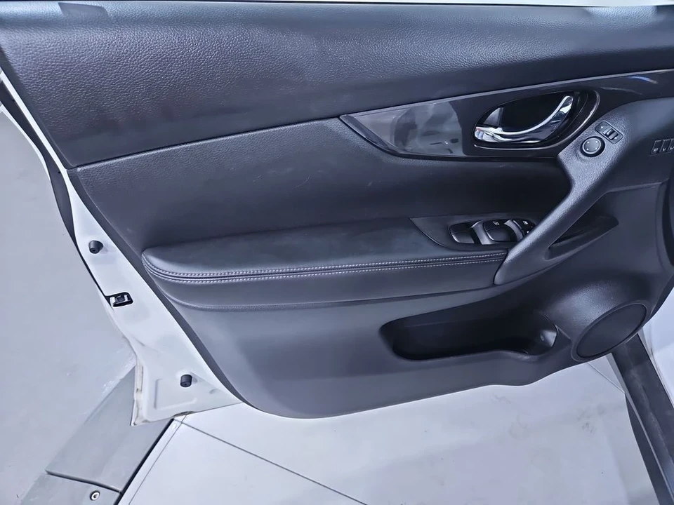 2020 Nissan Rogue - Image 11 of 12