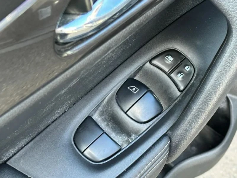 2020 Nissan Rogue - Image 10 of 12