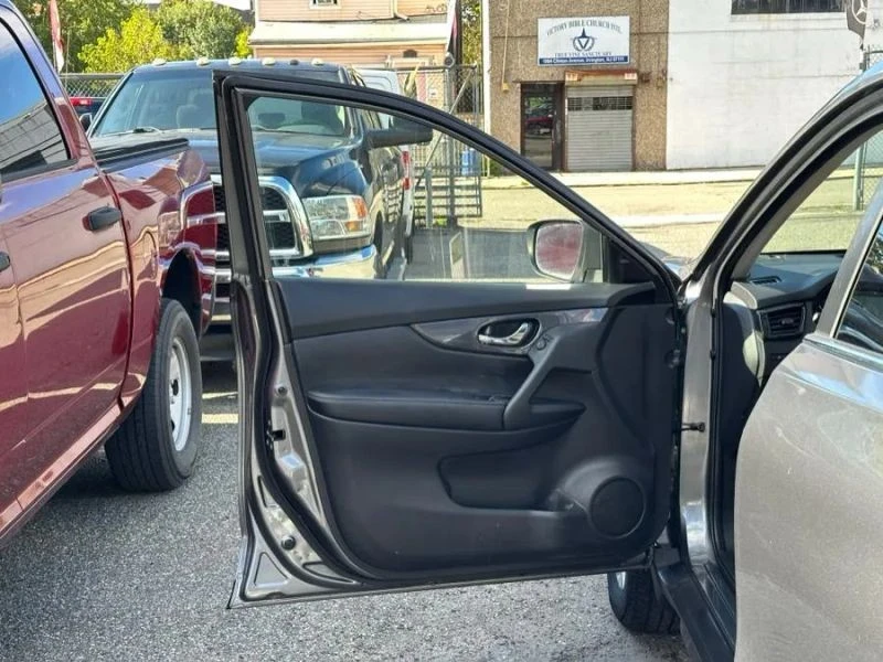 2020 Nissan Rogue - Image 9 of 12