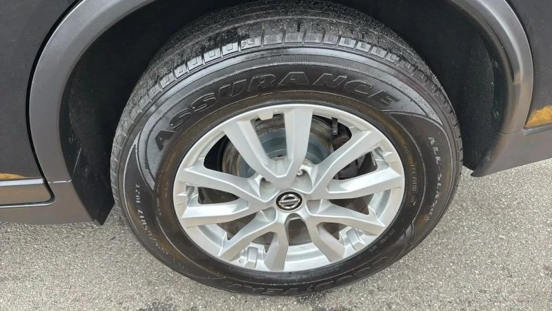 2020 Nissan Rogue - Image 9 of 12