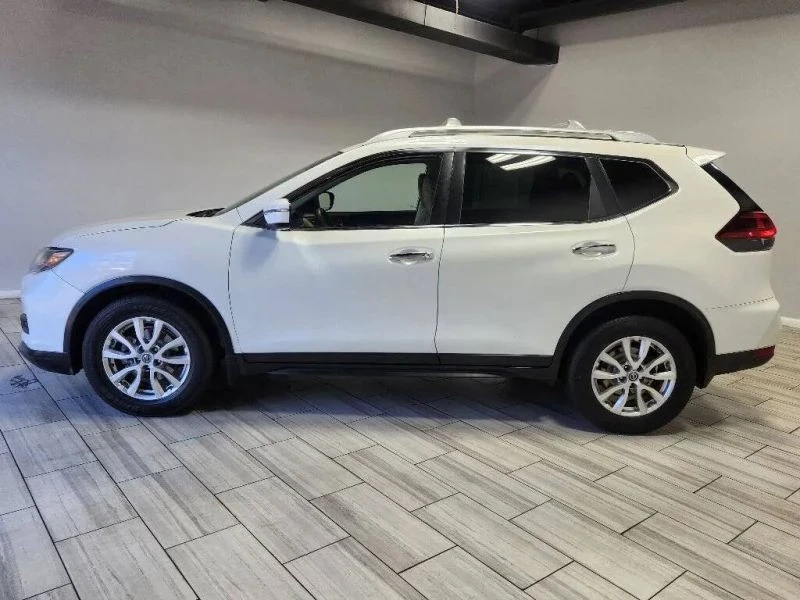 2020 Nissan Rogue - Image 2 of 12