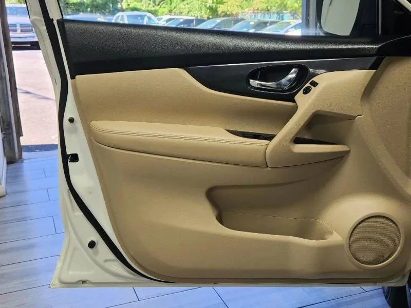 2020 Nissan Rogue - Image 10 of 12