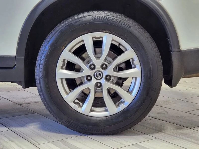 2020 Nissan Rogue - Image 9 of 12