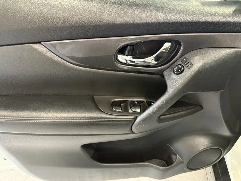2020 Nissan Rogue - Image 6 of 12