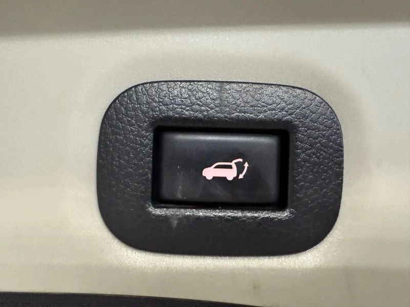 2020 Nissan Rogue - Image 11 of 12