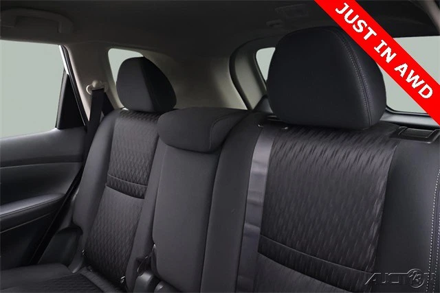 2020 Nissan Rogue - Image 16 of 21
