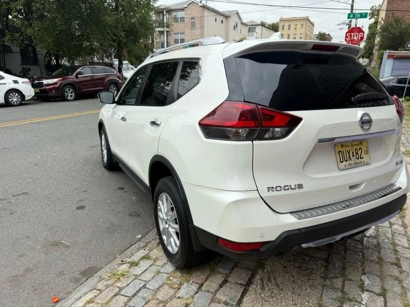 2020 Nissan Rogue - Image 8 of 12